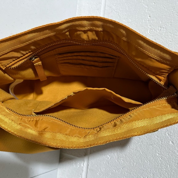 Tommy Bahama Mini Mighty Quilted Travel Puffer Crossbody Bag - Picture 8 of 13